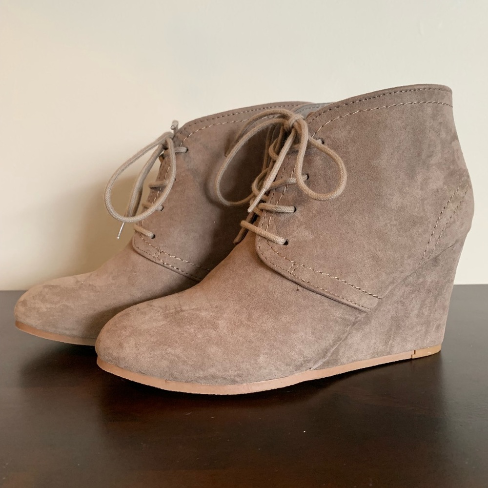 Wedge taupe booties